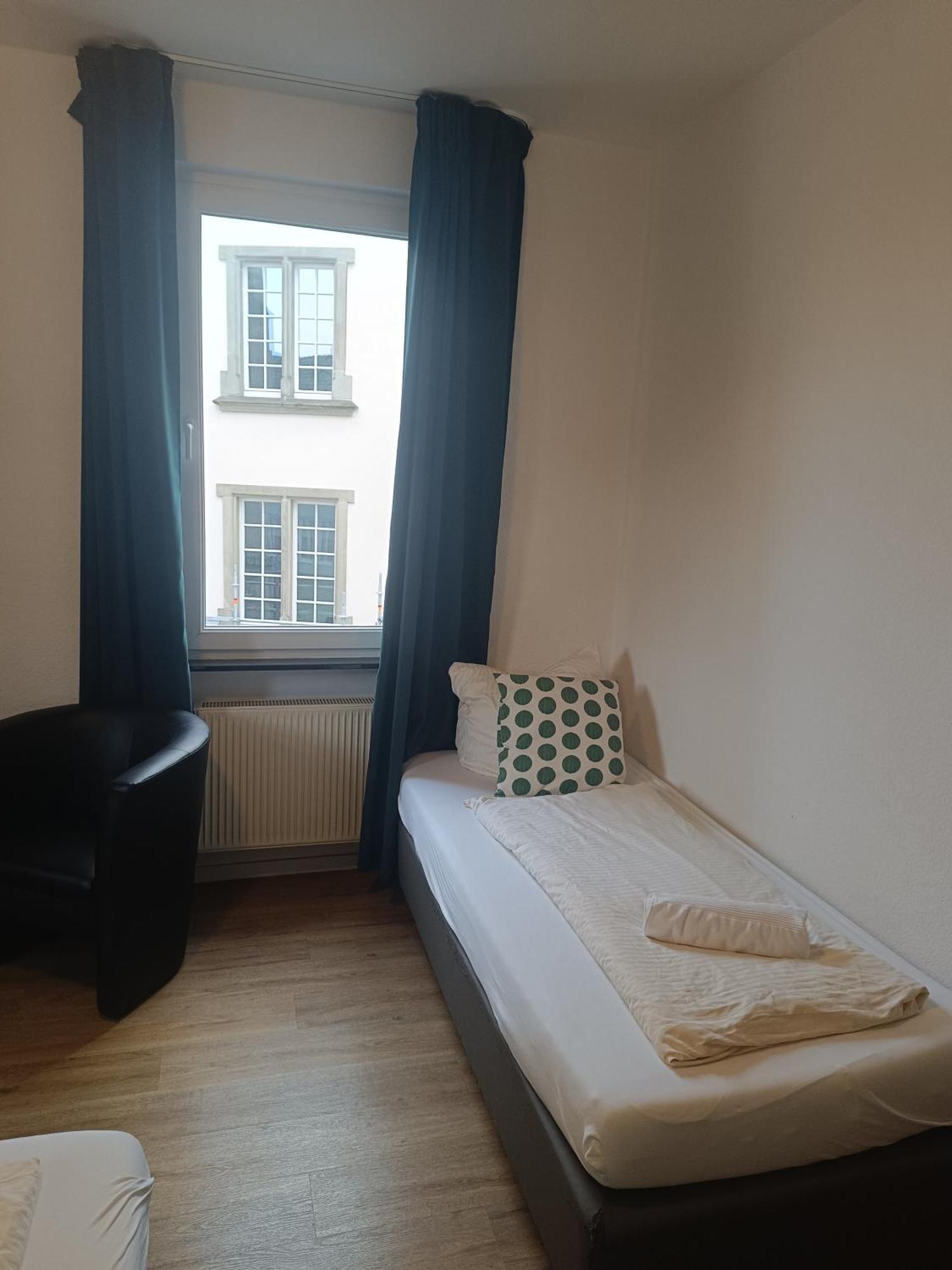Vegas Hotel Bonn Bagian luar foto